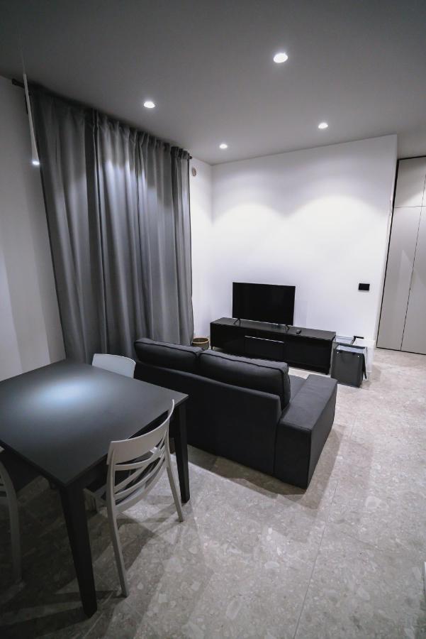 De Luca 6 Apartments Салерно Экстерьер фото