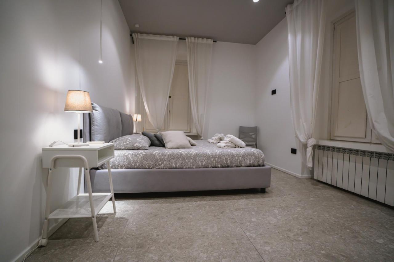 De Luca 6 Apartments Салерно Экстерьер фото